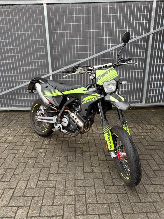 Fantic Motor XMF 125 Motard Performance 4T (2023 - 24) (2)