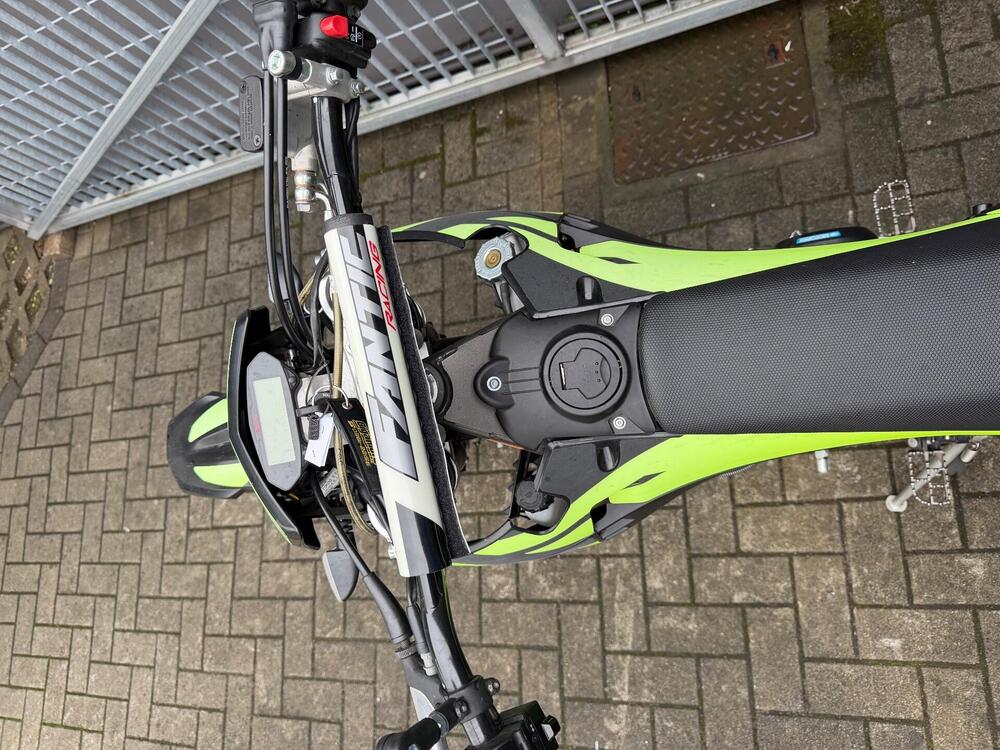 Fantic Motor XMF 125 Motard Performance 4T (2023 - 24) (5)