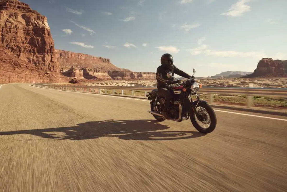 Triumph Bonneville 2026: evoluzione tecnica per le Modern Classic inglesi (11)