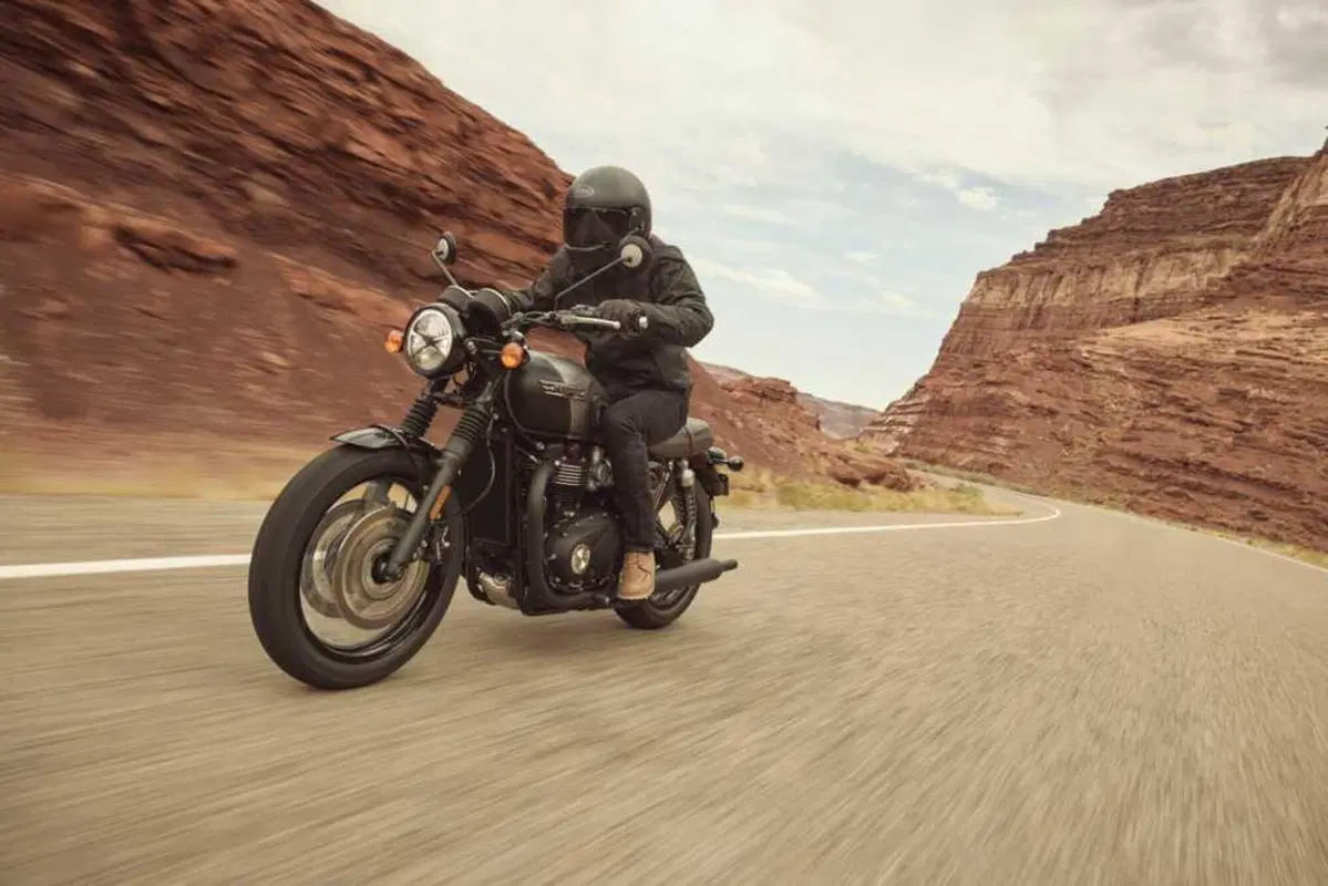 Triumph Bonneville 2026: evoluzione tecnica per le Modern Classic inglesi (38)