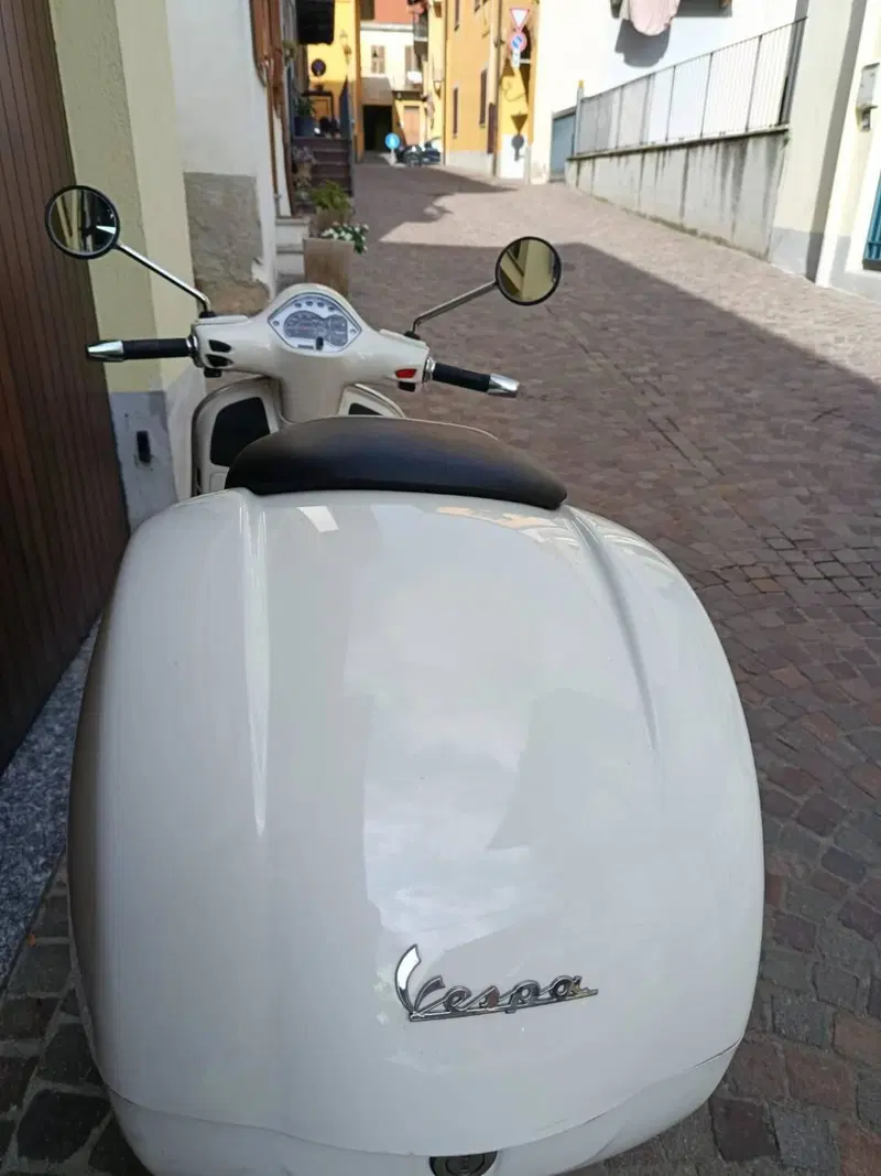 Vespa GTS 300 (2010 - 14) (2)