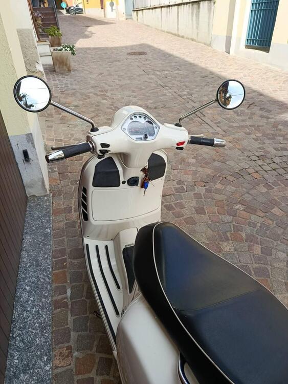 Vespa GTS 300 (2010 - 14) (4)