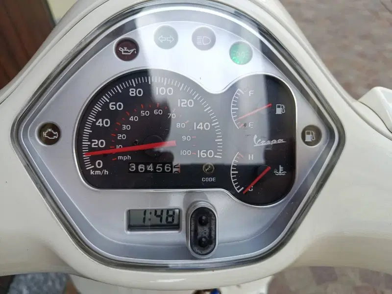 Vespa GTS 300 (2010 - 14) (8)