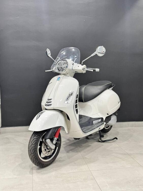 Vespa GTS 300 Hpe (2021 - 22) (2)