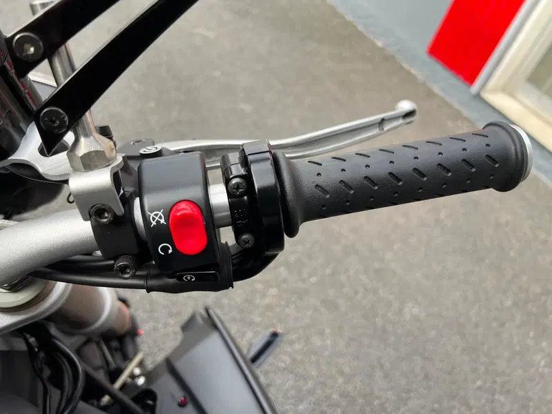 Triumph Speed Triple 1050 ABS (2011 - 15) (12)