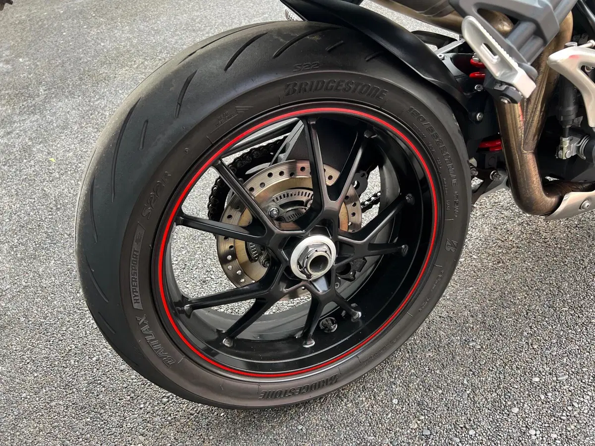 Triumph Speed Triple 1050 ABS (2011 - 15) (19)