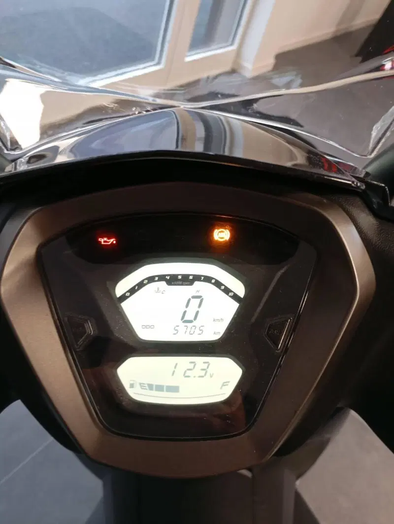 Kymco Agility 300i (2021 - 25) (6)