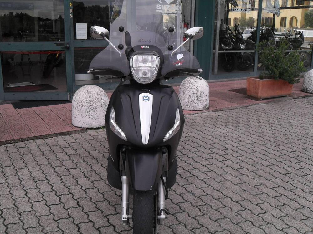 Piaggio Beverly 300 i.e. Police ABS-ASR (2017 - 20) (2)