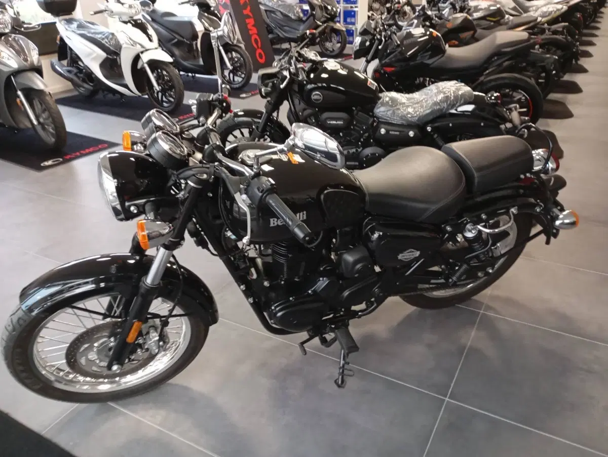 Benelli Imperiale 400 (2021 - 25) (4)