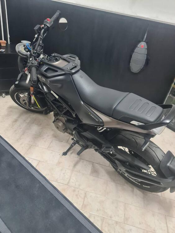 Husqvarna Svartpilen 401 (2021 - 23) (4)