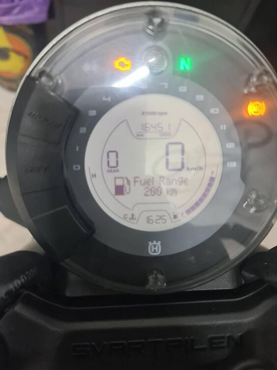 Husqvarna Svartpilen 401 (2021 - 23) (5)