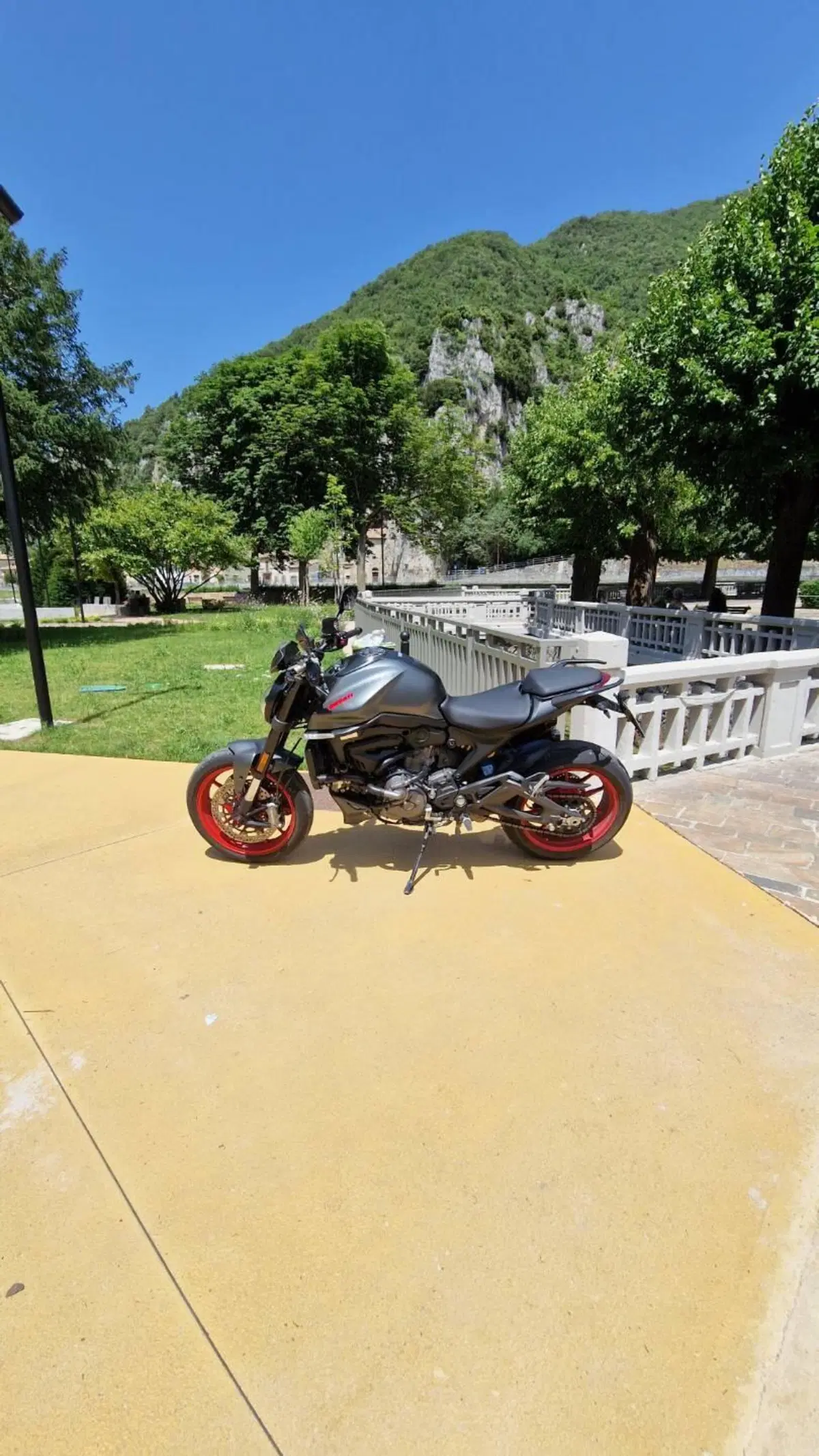 Ducati Monster 937 + (2021 - 25) (5)