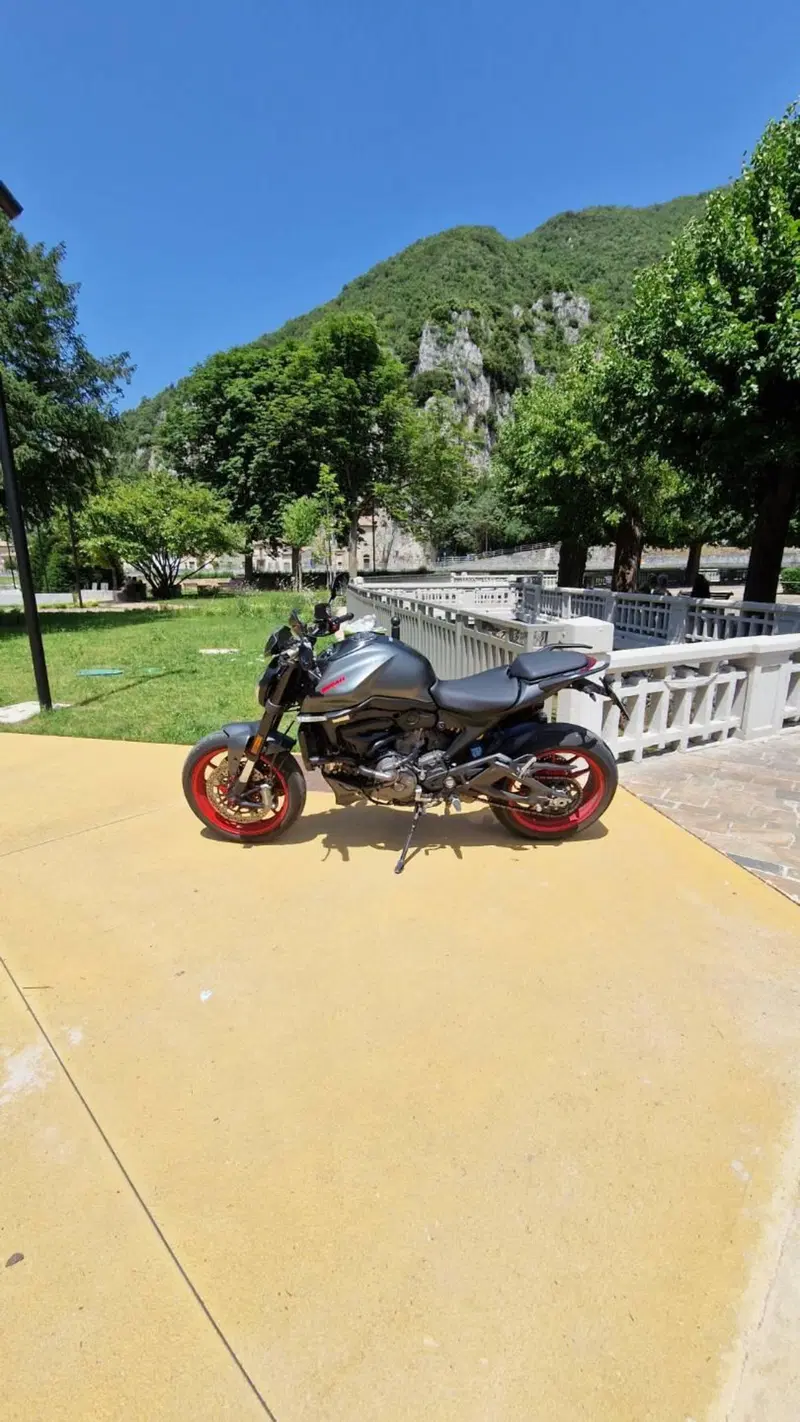 Ducati Monster 937 + (2021 - 25) (5)