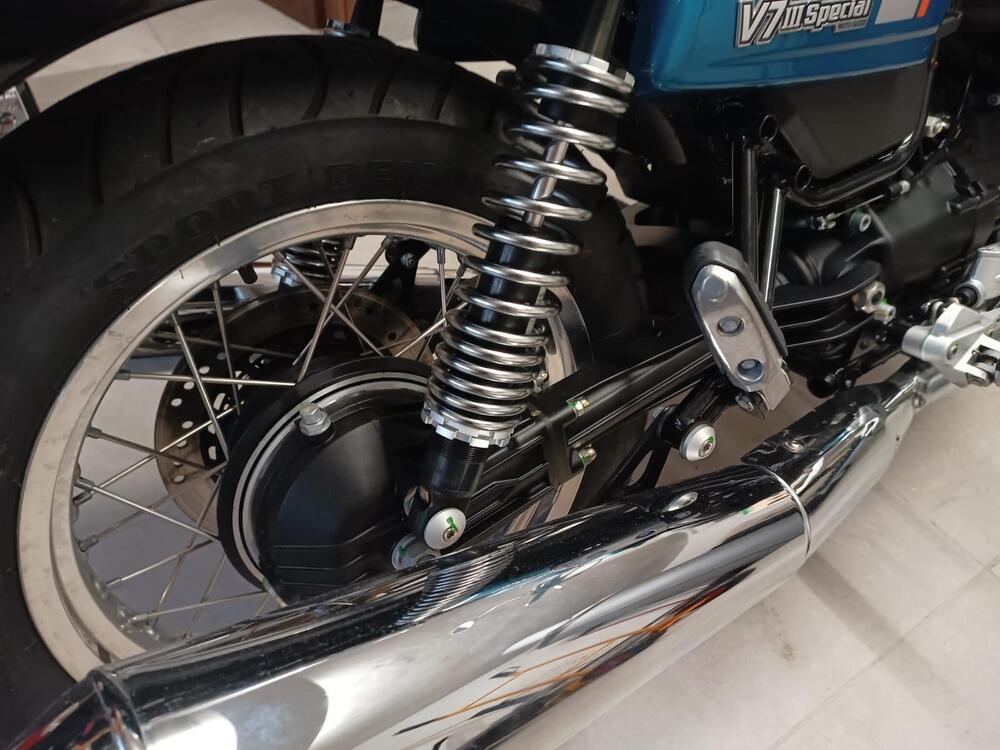 Moto Guzzi V7 III Special (2017 - 20) (4)