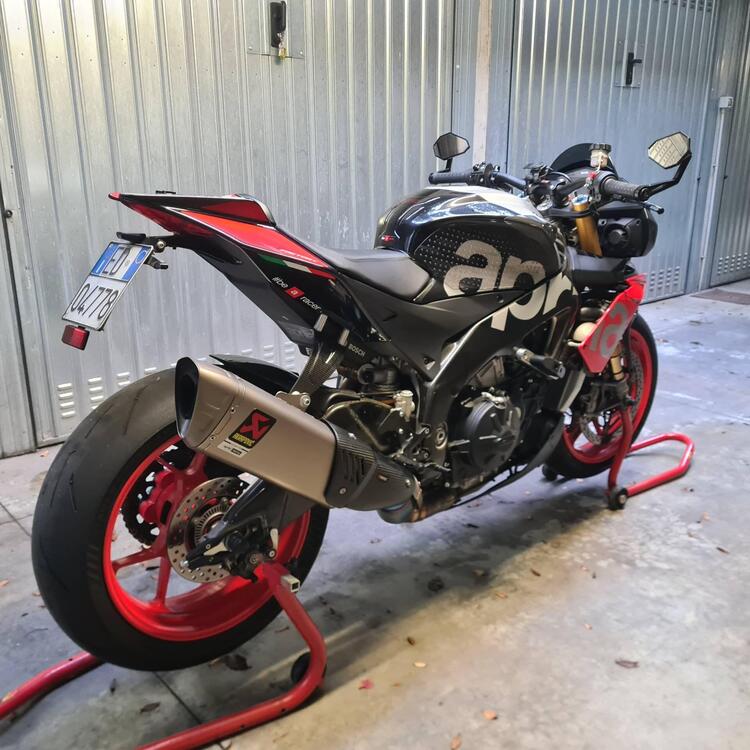 Aprilia Tuono V4 Factory (2017 - 18) (3)