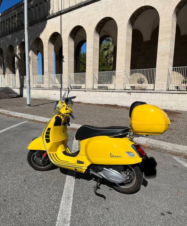 Vespa GTS 300 Super Hpe (2021 - 22) (2)