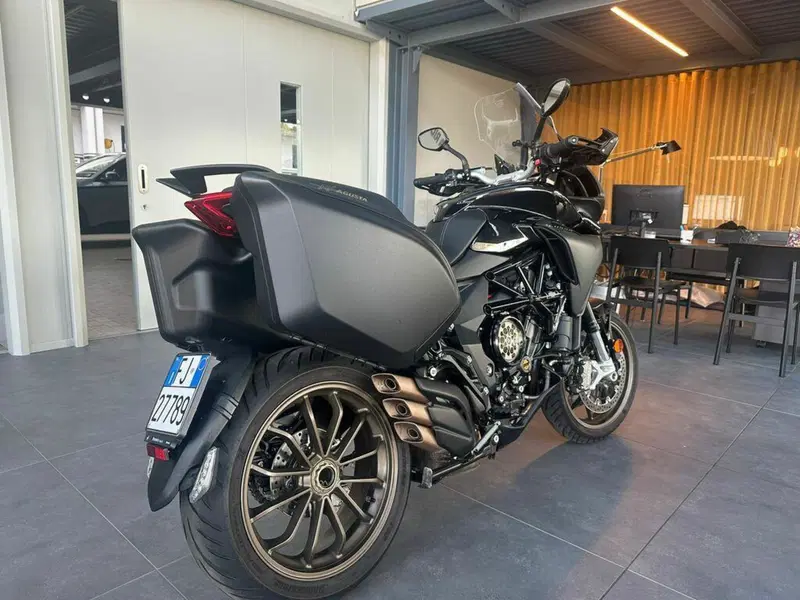 MV Agusta Turismo Veloce 800 Lusso (2021 - 23) (10)
