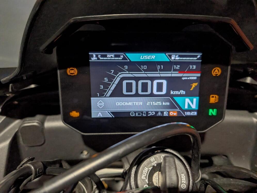 Aprilia Tuono V4 Factory Speed White (2023 - 24) (4)