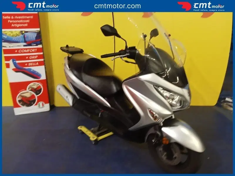 Suzuki Burgman UH 200 (2017 - 20) (2)