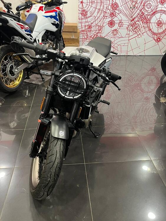 Husqvarna Svartpilen 401 (2021 - 23) (2)