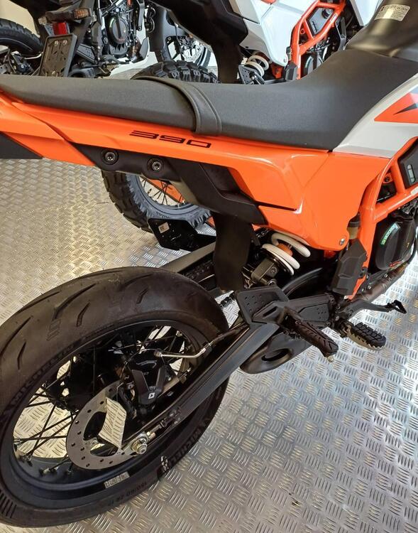 KTM 390 SMC R (2025 - 26) (3)