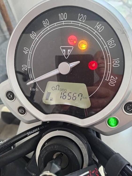 Triumph Street Twin 900 (2017 - 18) (2)