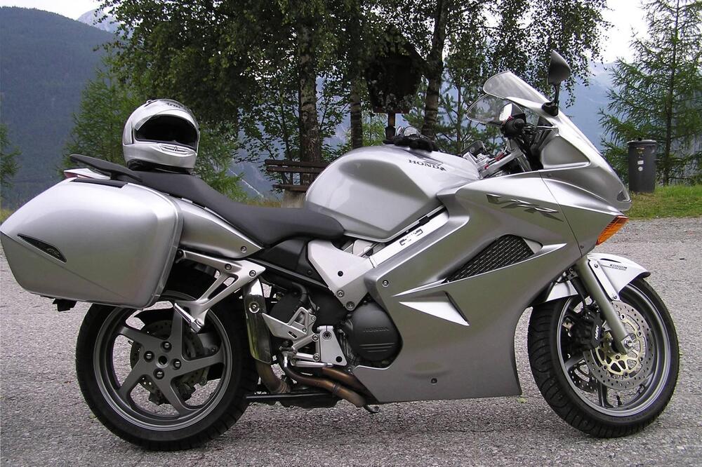 Honda VFR 800 (2002 - 05)