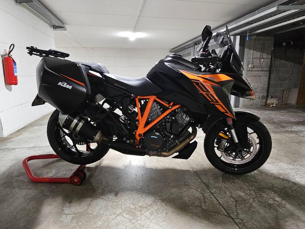 KTM 1290 Super Duke GT (2021) (2)