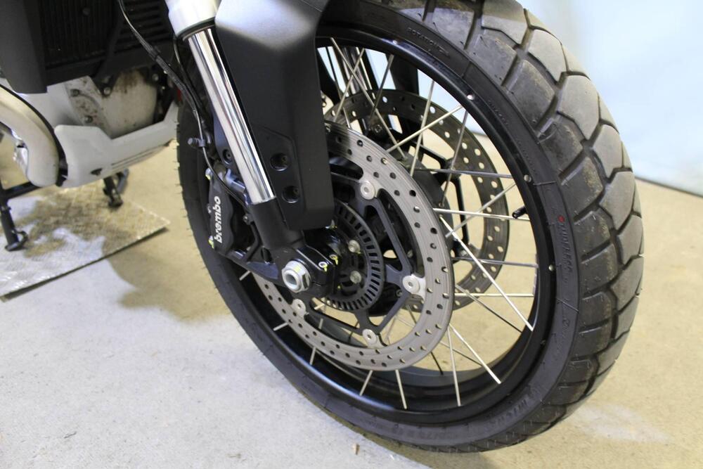 Moto Guzzi Stelvio (2024 - 25) (5)