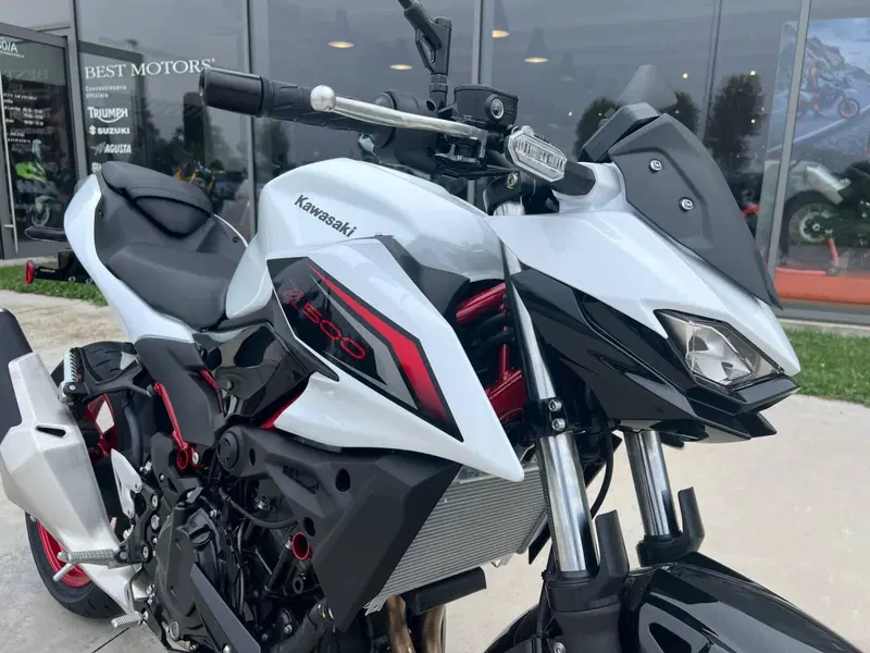 Kawasaki Z 500 SE (2024 - 26) (4)