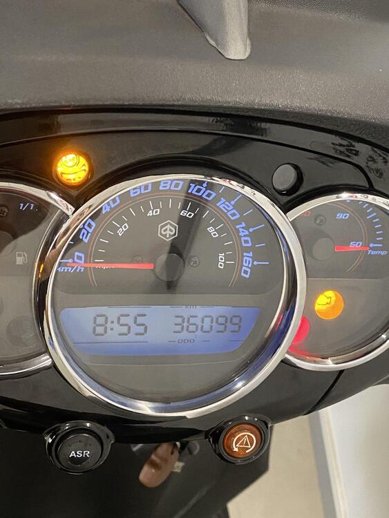 Piaggio Beverly 300 i.e. Police ABS-ASR (2017 - 20) (3)