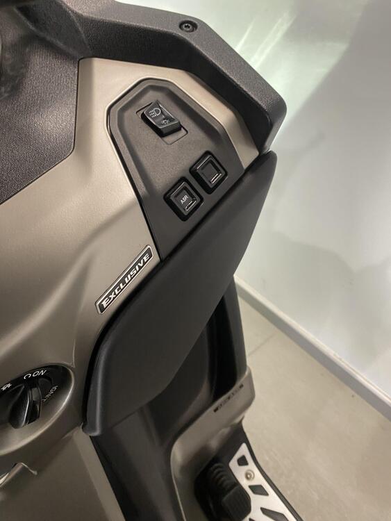 Piaggio MP3 530 Hpe Exclusive (2025) (3)