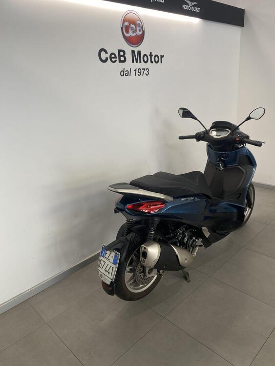 Piaggio Beverly 300 ABS-ASR (2021 - 25) (2)