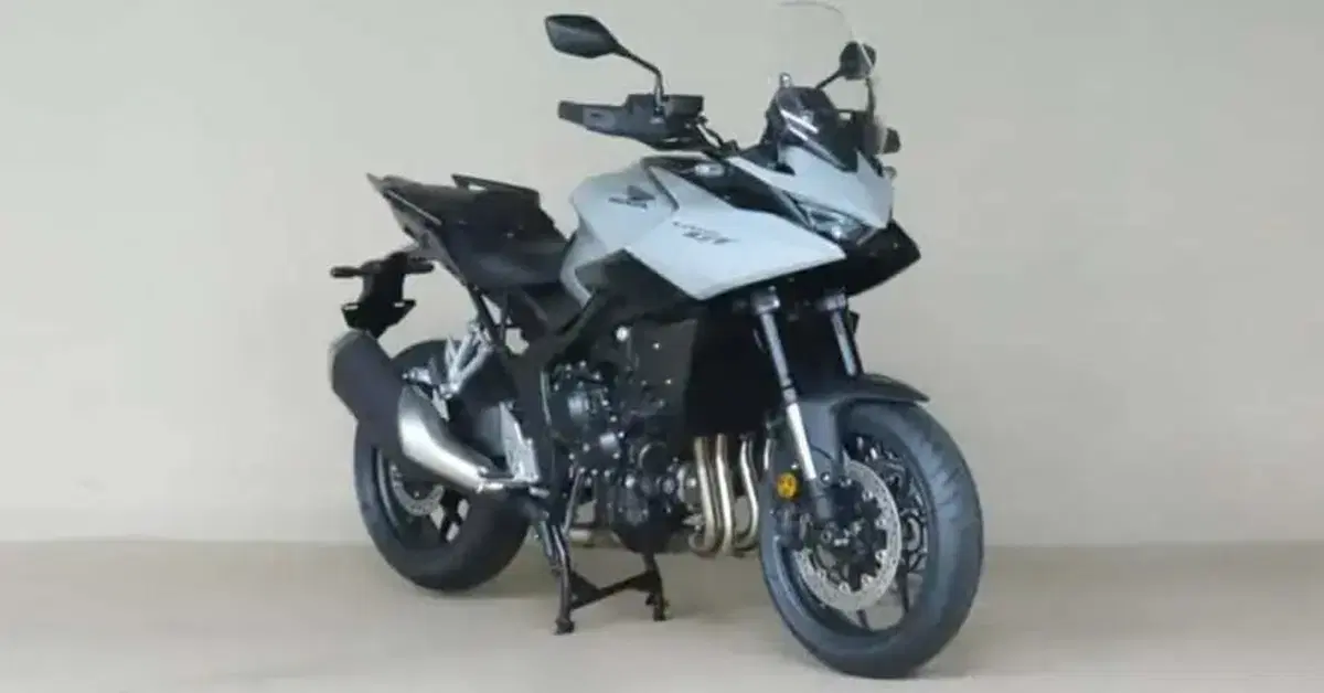 Honda CB1000 GT 2026: la crossover da 150 CV attesa ad EICMA &egrave; gi&agrave; scappata in rete