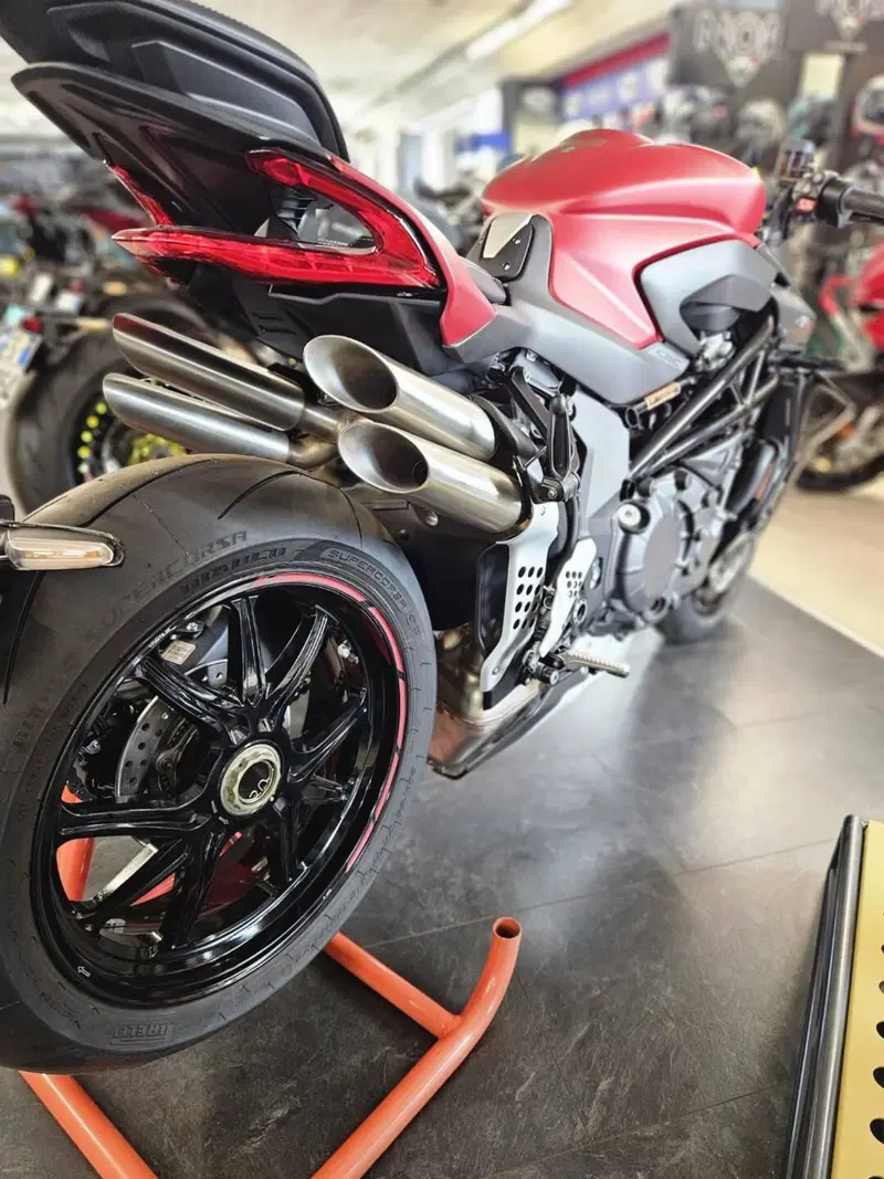 MV Agusta Brutale 1000 RR (2021 - 25) (6)