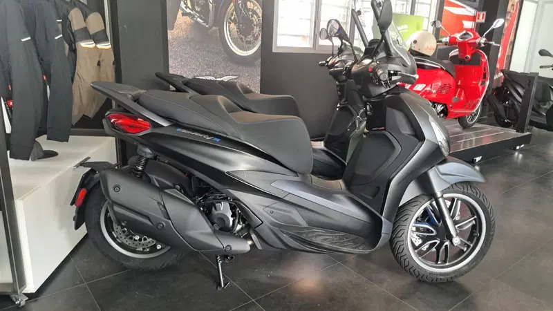 Piaggio Beverly 400 (2025 - 26)