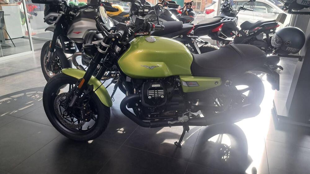 Moto Guzzi V7 Stone (2025)