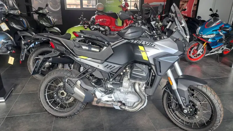 Moto Guzzi Stelvio (2024 - 26)