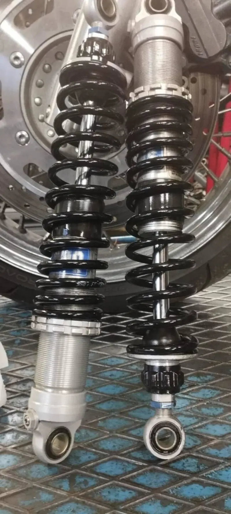 ammortizzatori ohlins 2 reg. per triumph bonnevil Öhlins (3)