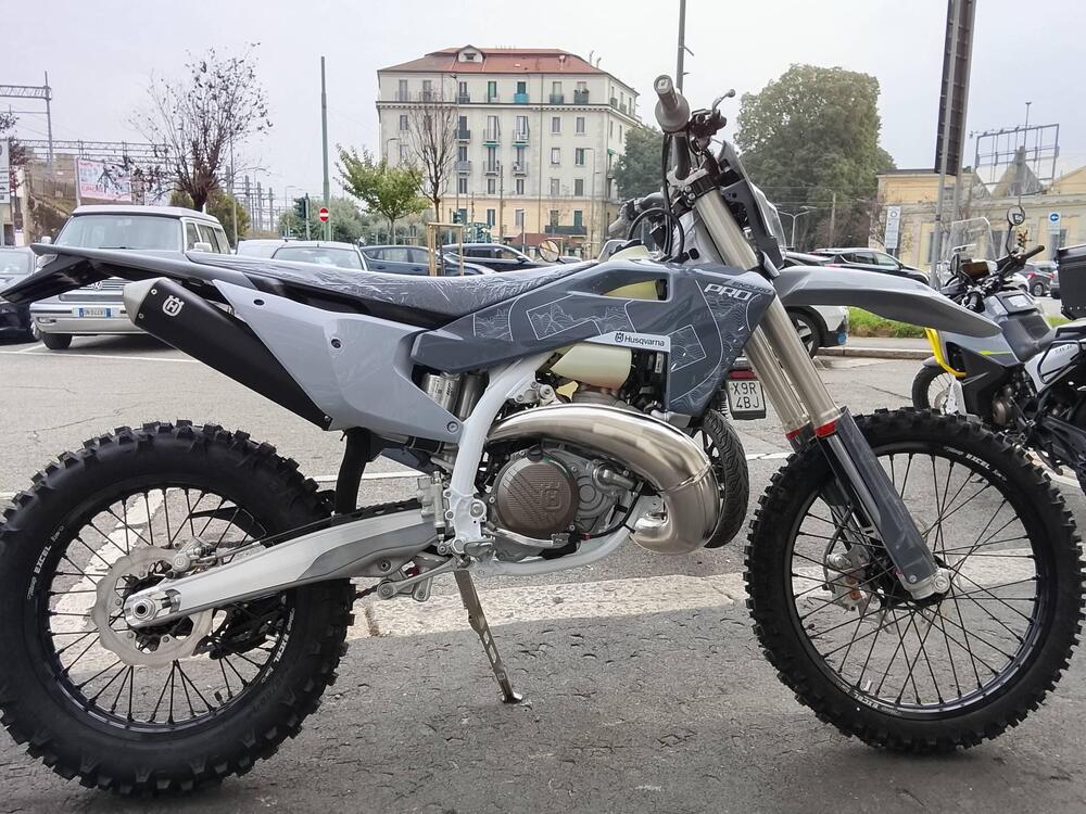 Husqvarna TE 300 Pro (2026) (2)