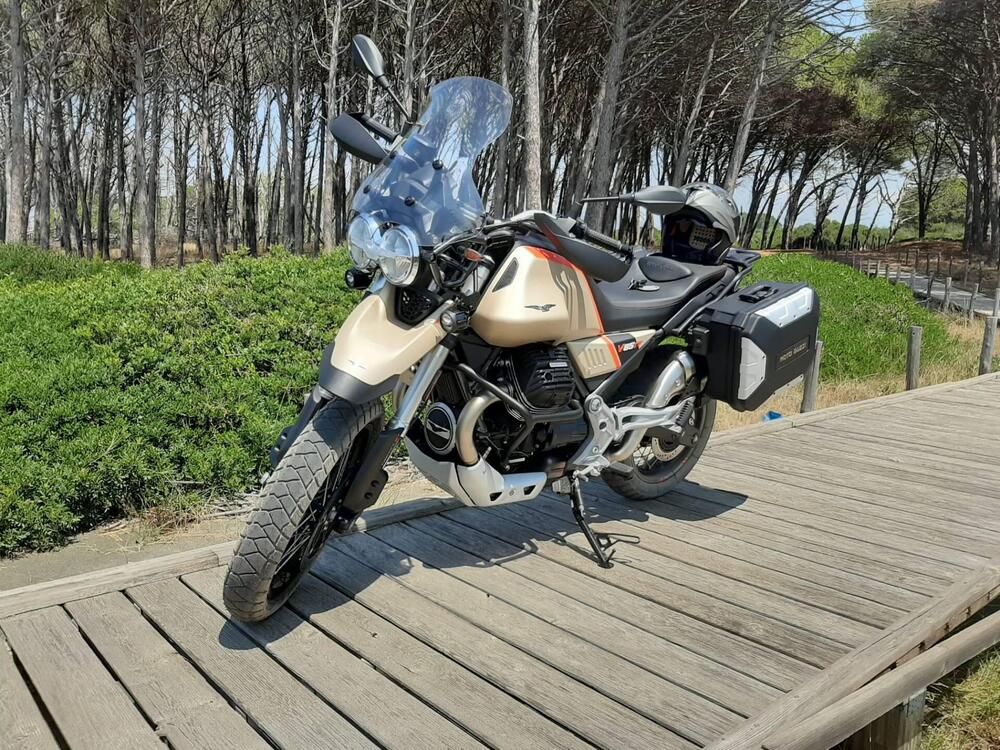 Moto Guzzi V85 TT Travel (2020)
