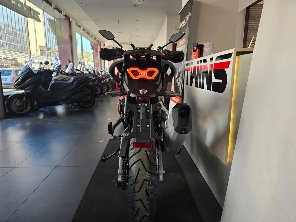 MV Agusta LXP Enduro Veloce (2024 - 25) (7)