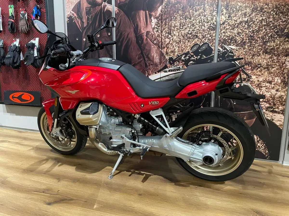 Moto Guzzi V100 Mandello (2022 - 24) (4)