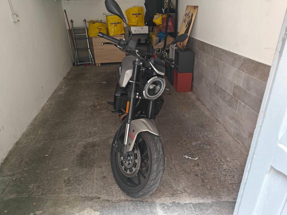 Moto Morini SEIEMMEZZO STR (2022 - 25) (4)