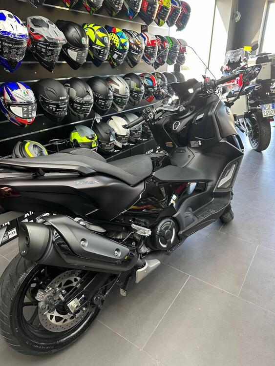 Yamaha T-Max 560 Tech Max (2022 - 24) (4)