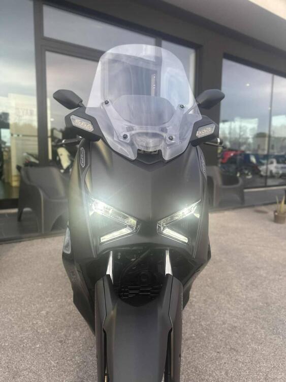 Yamaha X-Max 300 Tech Max+ (2025) (3)