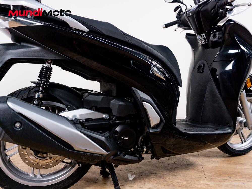 Honda SH 350i Sport (2025) (4)