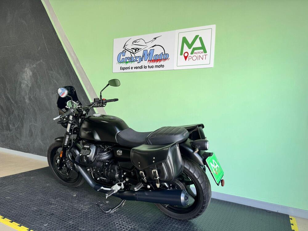 Moto Guzzi V7 Stone (2021 - 24) (2)