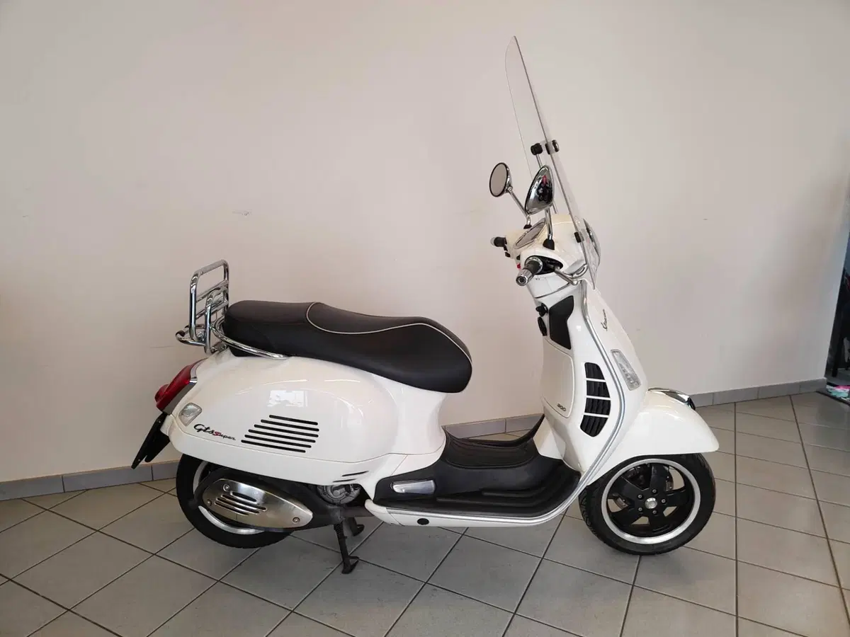 Vespa GTS 300 Super (2017 - 18) (9)
