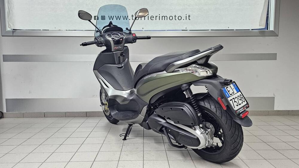 Piaggio Beverly 300 i.e. ABS-ASR (2016 - 20) (5)
